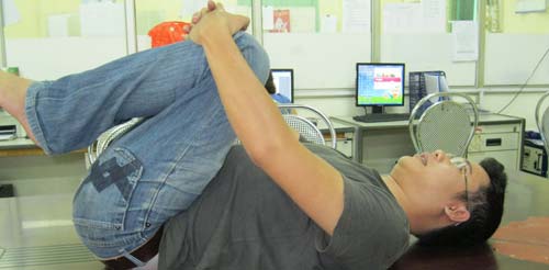 Bài tập phòng đau lưng cho dân văn phòng