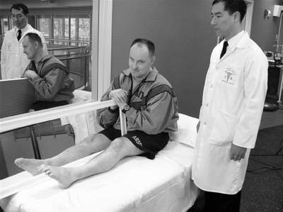 “Liệu pháp hộp gương” điều trị viêm khớp
