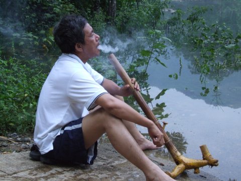 Mất chân vì hút thuốc lào