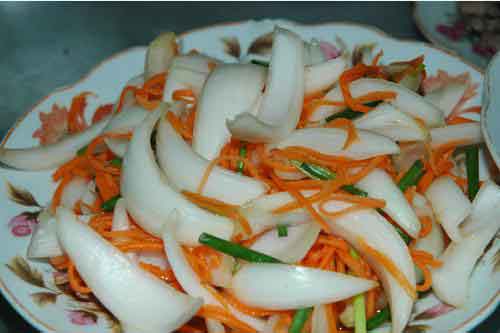 Người bệnh gút hạn chế ăn đồ chua